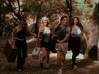Bikini Hoe Aşağı - Tüm Film (1997)