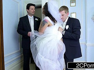 Rondborstige Hongaarse bruid-to-be Simony Diamond eikels haar Best Man echtgenoot