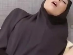 Arabskich kobiet z Londynu tarcie jej Pussy próbuje Cum