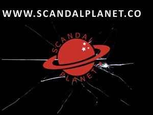 एलिसा मिलानो नग्न बाहरी सीमा मूवी में - ScandalPlanet