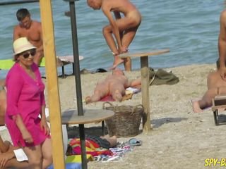 Mature Nudist Amateurs Bãi biển Voyeur - MILF Close-Up Pussy