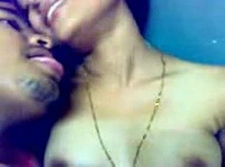 Leuke Kerala aunty ' s Boobs en Pussy tonen gevangen genomen way in haar BF