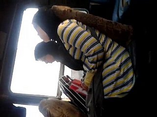 egyption jilbab bersantai di bus